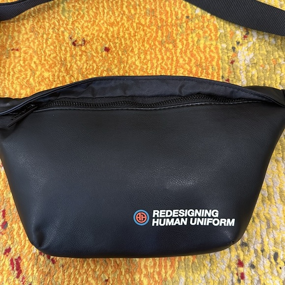 ZARA MEN POUCH BAG RHUIGI - Picture 2 of 4